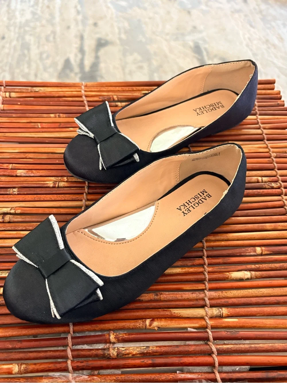 Badgley Mischka Black Satin Bow Flats with Silver Piping Girls Size 1